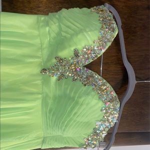 Déjà vu prom dress!!! Never Worn!!